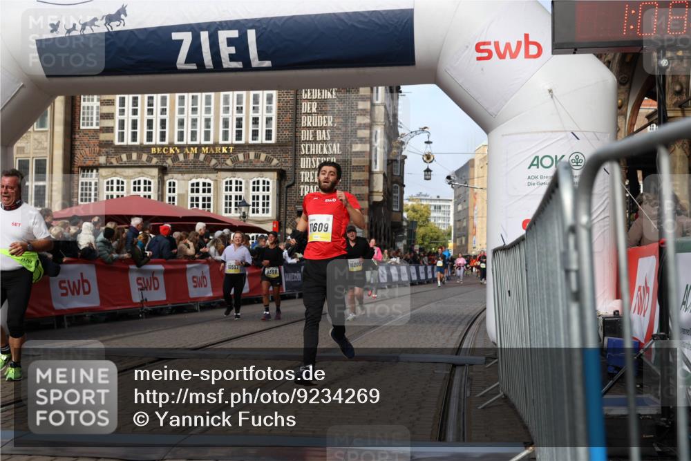 05.10.2025 - 20. swb-Marathon Bremen Yannick Fuchs http://msf.ph/oto/9234269 05.10.2025 11:04:07 Ziel 9241, 9379, 9398, 9571, 10106, 10205, 10265, 10271, 10551, 11183, 11609 meine-sportfotos.de