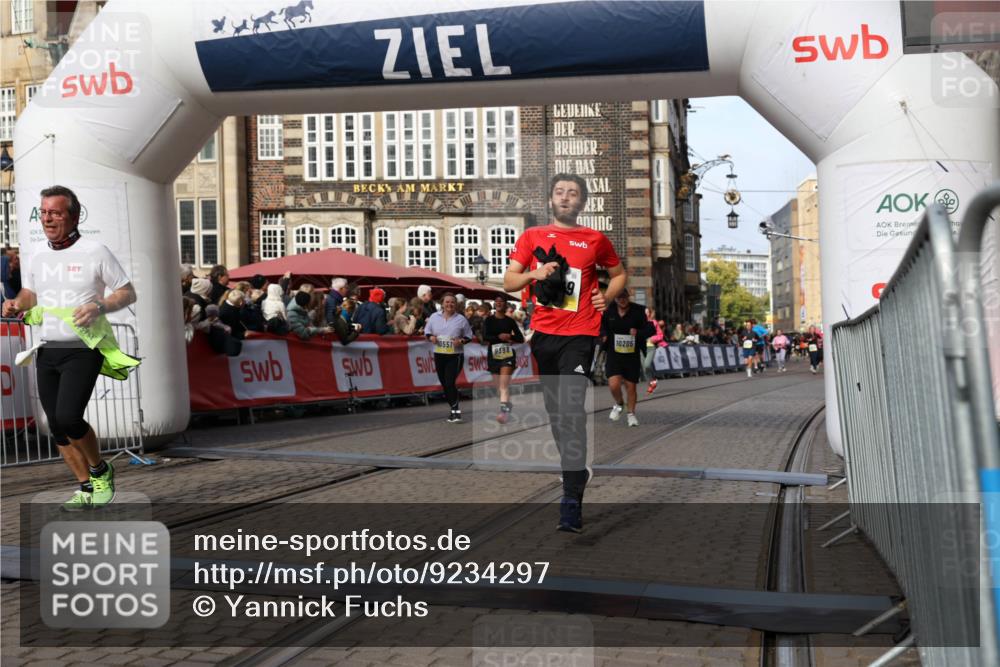05.10.2025 - 20. swb-Marathon Bremen Yannick Fuchs http://msf.ph/oto/9234297 05.10.2025 11:04:07 Ziel 9241, 9379, 9398, 9571, 10106, 10205, 10265, 10271, 10551, 11183, 11609 meine-sportfotos.de