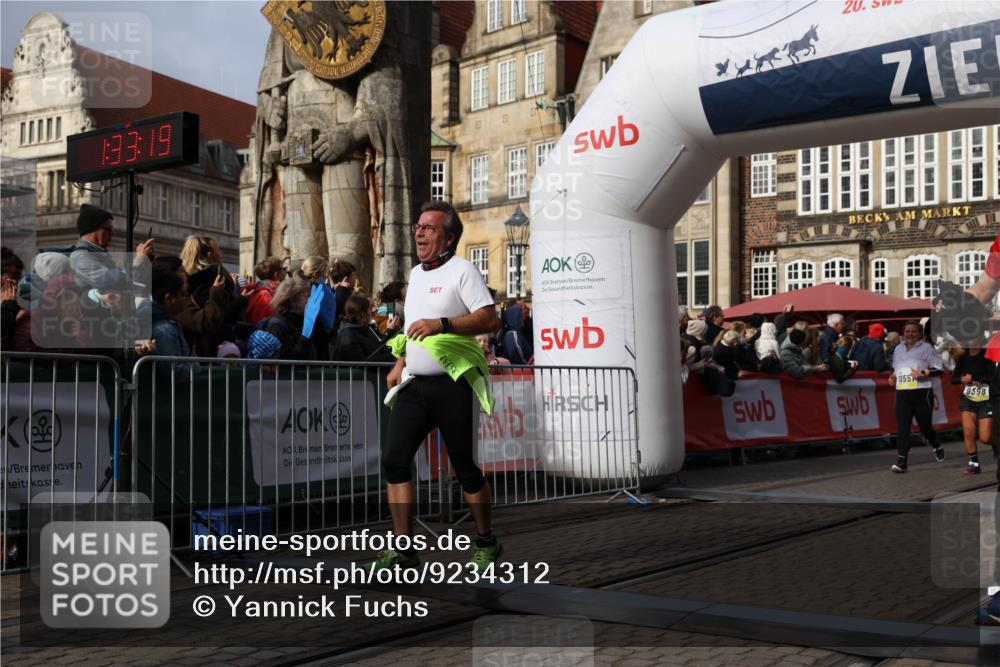 05.10.2025 - 20. swb-Marathon Bremen Yannick Fuchs http://msf.ph/oto/9234312 05.10.2025 11:04:08 Ziel 9379, 9398, 10205, 10265, 10271, 10551, 11183, 11609 meine-sportfotos.de