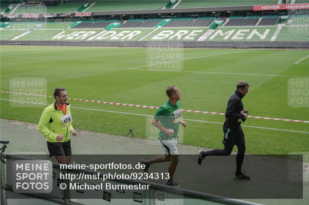 05.10.2025 - 20. swb-Marathon Bremen Michael Burmester http://msf.ph/oto/9234313 05.10.2025 10:31:54 Laufen im Stadion 7193, 7251, 8118, 8888, 9004, 9172, 9196, 9226, 9252, 9256, 9287, 9337, 9415, 9427, 9431, 9457, 9506, 9581, 9621, 9701, 9791, 9807, 9871, 9903, 9956, 10014, 10019, 10020, 10029, 10038, 10057, 10064, 10075, 10128, 10163, 10199, 10206, 10222, 10226, 10240, 10242, 10262, 10279, 10296, 10310, 10321, 10327, 10335, 10369, 10438, 10468, 10537, 10543, 10609, 10616, 10636, 10655, 10662, 10668, 10669, 10698, 10719, 10743, 10785, 9267 meine-sportfotos.de
