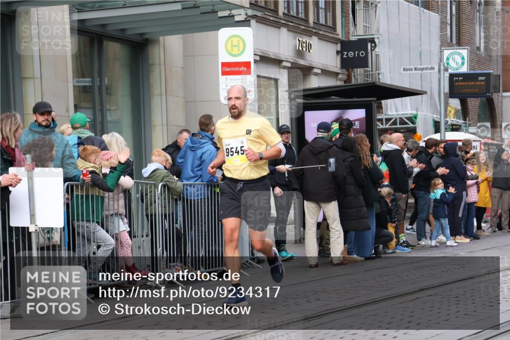 05.10.2025 - 20. swb-Marathon Bremen Strokosch-Dieckow http://msf.ph/oto/9234317 05.10.2025 10:43:18 Ziel 9270, 9545, 10304, 10559, 9270, 9545, 10304, 10559 meine-sportfotos.de