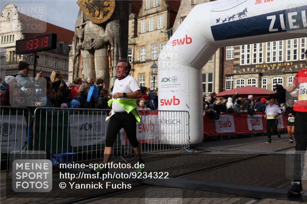 05.10.2025 - 20. swb-Marathon Bremen Yannick Fuchs http://msf.ph/oto/9234322 05.10.2025 11:04:08 Ziel 9379, 9398, 10205, 10265, 10271, 10551, 11183, 11609 meine-sportfotos.de