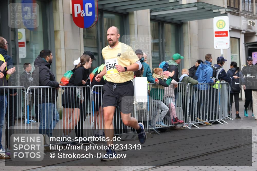 05.10.2025 - 20. swb-Marathon Bremen Strokosch-Dieckow http://msf.ph/oto/9234349 05.10.2025 10:43:19 Ziel 9270, 9545, 10304, 10559, 9270, 9545, 10304, 10559 meine-sportfotos.de
