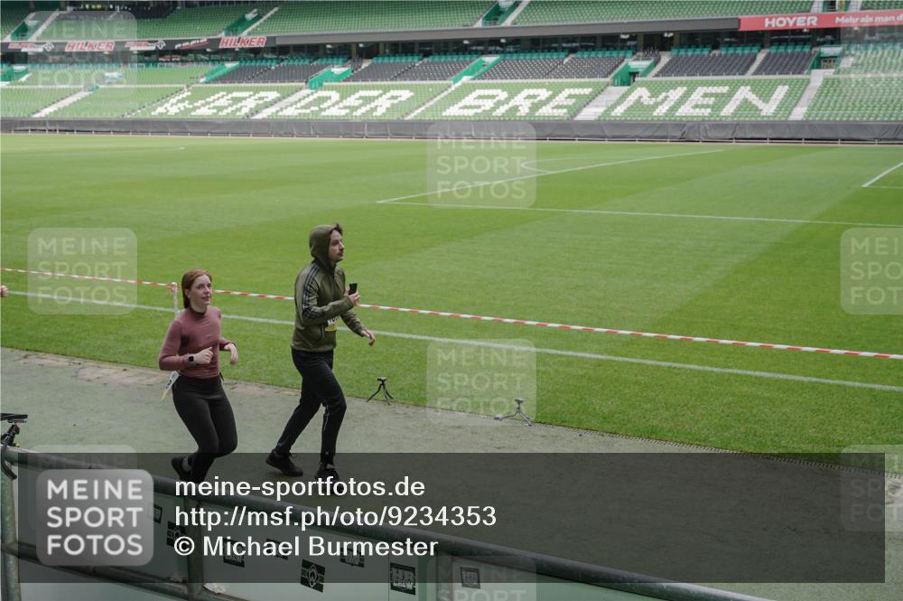 05.10.2025 - 20. swb-Marathon Bremen Michael Burmester http://msf.ph/oto/9234353 05.10.2025 10:31:56 Laufen im Stadion 7193, 7251, 8118, 8888, 9004, 9172, 9196, 9226, 9252, 9256, 9287, 9337, 9415, 9427, 9431, 9457, 9506, 9581, 9621, 9701, 9776, 9807, 9871, 9903, 9956, 10014, 10019, 10020, 10029, 10038, 10057, 10064, 10075, 10128, 10163, 10199, 10206, 10222, 10226, 10240, 10242, 10262, 10279, 10296, 10310, 10327, 10335, 10369, 10438, 10468, 10537, 10543, 10609, 10616, 10655, 10662, 10668, 10669, 10698, 10719, 10743, 10785, 9267, 9431 meine-sportfotos.de