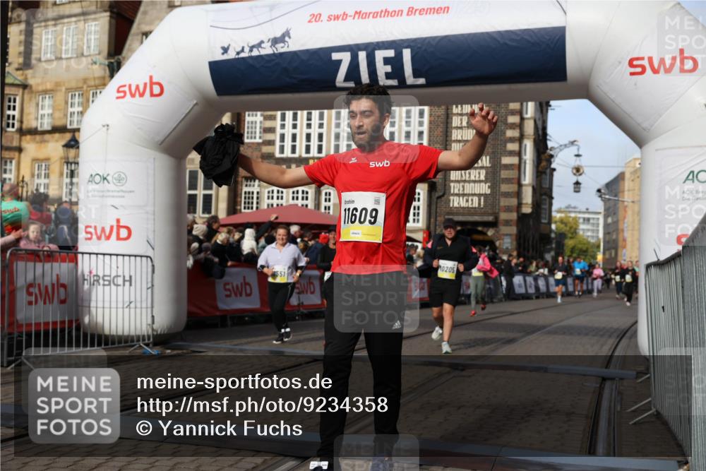 05.10.2025 - 20. swb-Marathon Bremen Yannick Fuchs http://msf.ph/oto/9234358 05.10.2025 11:04:09 Ziel 7123, 9398, 10205, 10265, 10271, 10551, 11183, 11609 meine-sportfotos.de