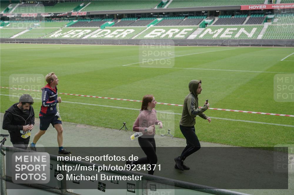 05.10.2025 - 20. swb-Marathon Bremen Michael Burmester http://msf.ph/oto/9234371 05.10.2025 10:31:57 Laufen im Stadion 7193, 7251, 8118, 8888, 9004, 9172, 9196, 9226, 9252, 9256, 9287, 9337, 9415, 9427, 9457, 9506, 9581, 9621, 9701, 9776, 9807, 9871, 9903, 9956, 10014, 10019, 10020, 10029, 10038, 10057, 10064, 10075, 10128, 10199, 10206, 10222, 10226, 10240, 10242, 10262, 10279, 10296, 10310, 10327, 10335, 10369, 10438, 10468, 10537, 10543, 10609, 10616, 10655, 10662, 10668, 10669, 10698, 10719, 10743, 10785, 9267, 9287, 9337, 9431 meine-sportfotos.de