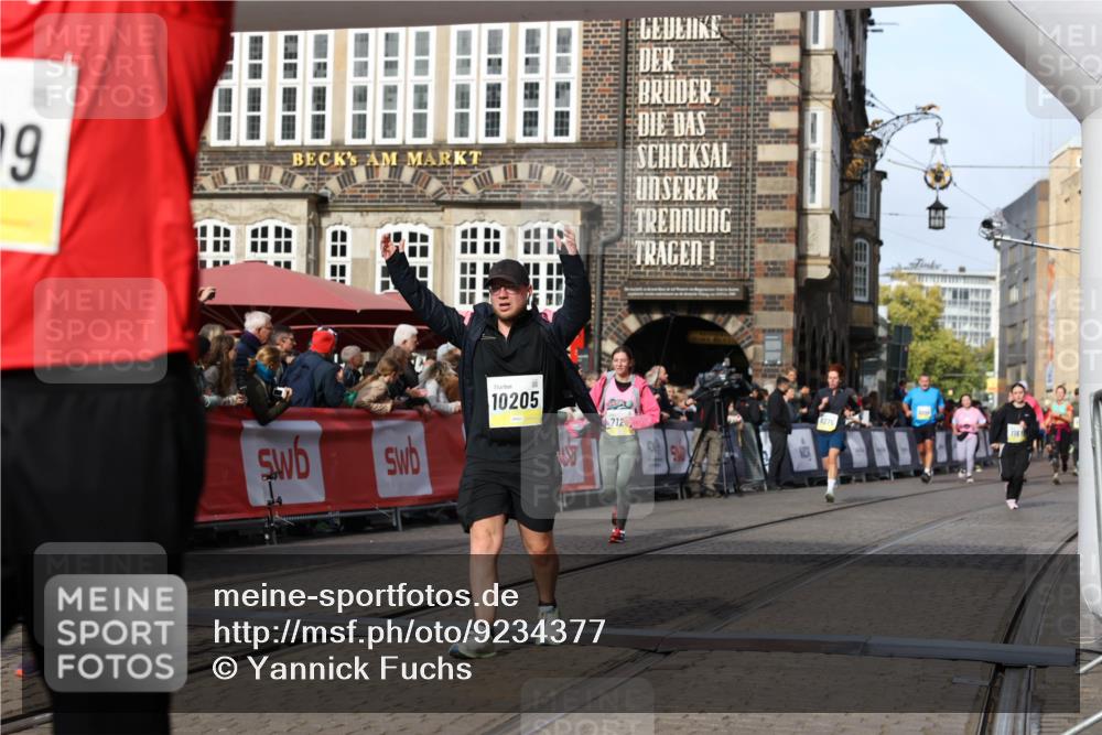 05.10.2025 - 20. swb-Marathon Bremen Yannick Fuchs http://msf.ph/oto/9234377 05.10.2025 11:04:10 Ziel 7123, 9275, 9398, 10205, 10265, 10271, 10551, 11183, 11609, 11611 meine-sportfotos.de