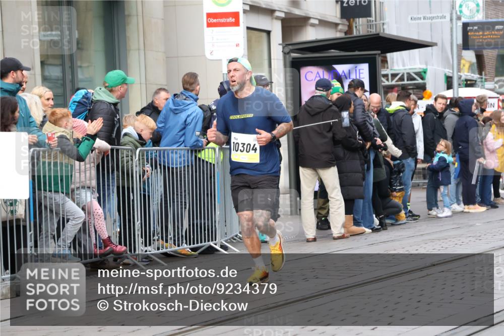 05.10.2025 - 20. swb-Marathon Bremen Strokosch-Dieckow http://msf.ph/oto/9234379 05.10.2025 10:43:21 Ziel 9270, 9545, 10304, 10559, 9270, 9545, 10304, 10559 meine-sportfotos.de