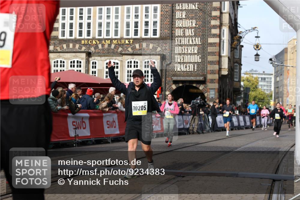 05.10.2025 - 20. swb-Marathon Bremen Yannick Fuchs http://msf.ph/oto/9234383 05.10.2025 11:04:10 Ziel 7123, 9275, 9398, 10205, 10265, 10271, 10551, 11183, 11609, 11611 meine-sportfotos.de