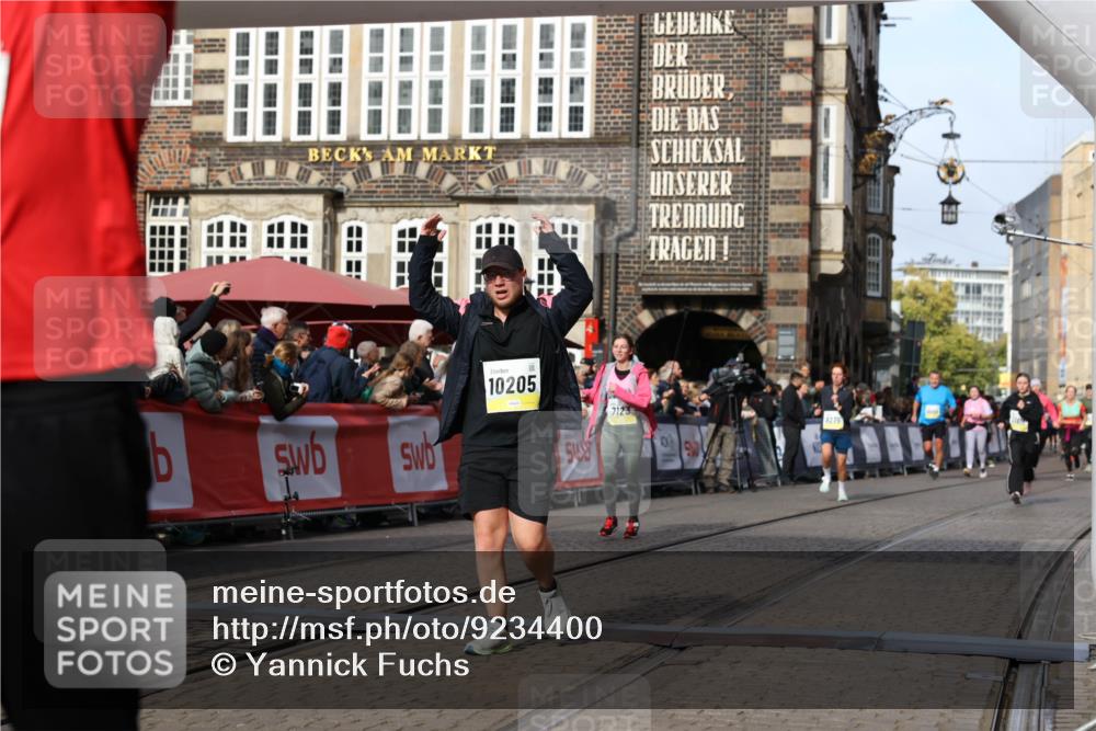 05.10.2025 - 20. swb-Marathon Bremen Yannick Fuchs http://msf.ph/oto/9234400 05.10.2025 11:04:10 Ziel 7123, 9275, 9398, 10205, 10265, 10271, 10551, 11183, 11609, 11611 meine-sportfotos.de