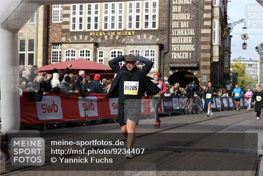 05.10.2025 - 20. swb-Marathon Bremen Yannick Fuchs http://msf.ph/oto/9234407 05.10.2025 11:04:10 Ziel 7123, 9275, 9398, 10205, 10265, 10271, 10551, 11183, 11609, 11611 meine-sportfotos.de