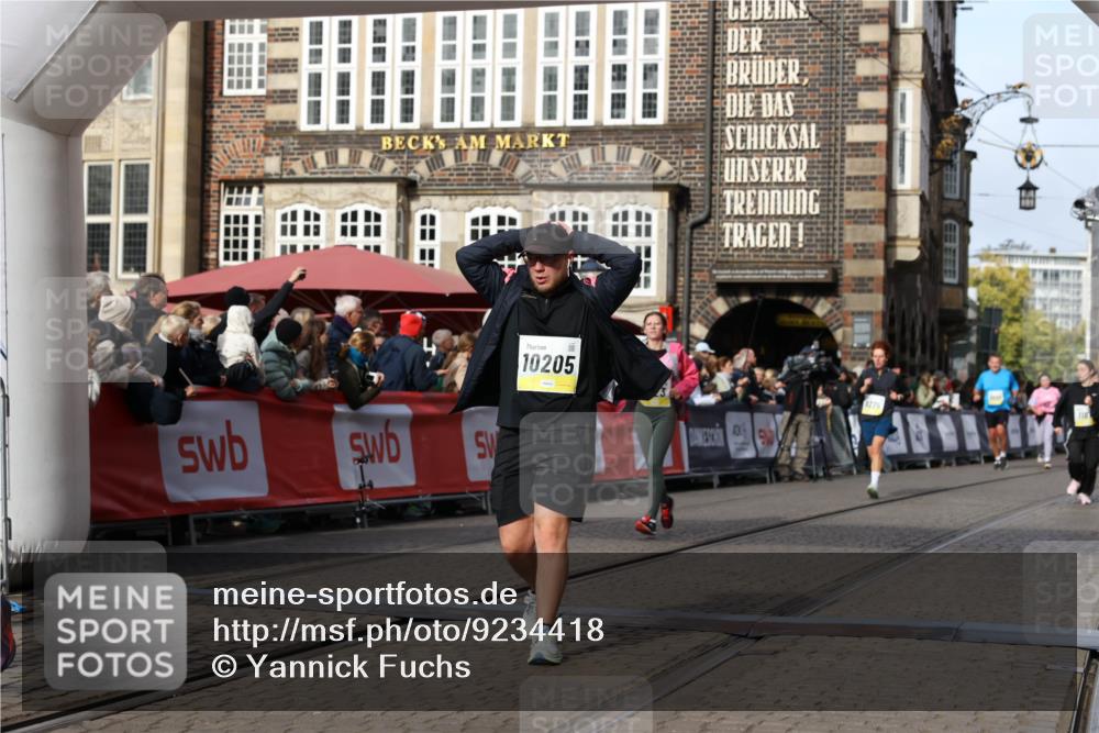 05.10.2025 - 20. swb-Marathon Bremen Yannick Fuchs http://msf.ph/oto/9234418 05.10.2025 11:04:10 Ziel 7123, 9275, 9398, 10205, 10265, 10271, 10551, 11183, 11609, 11611 meine-sportfotos.de