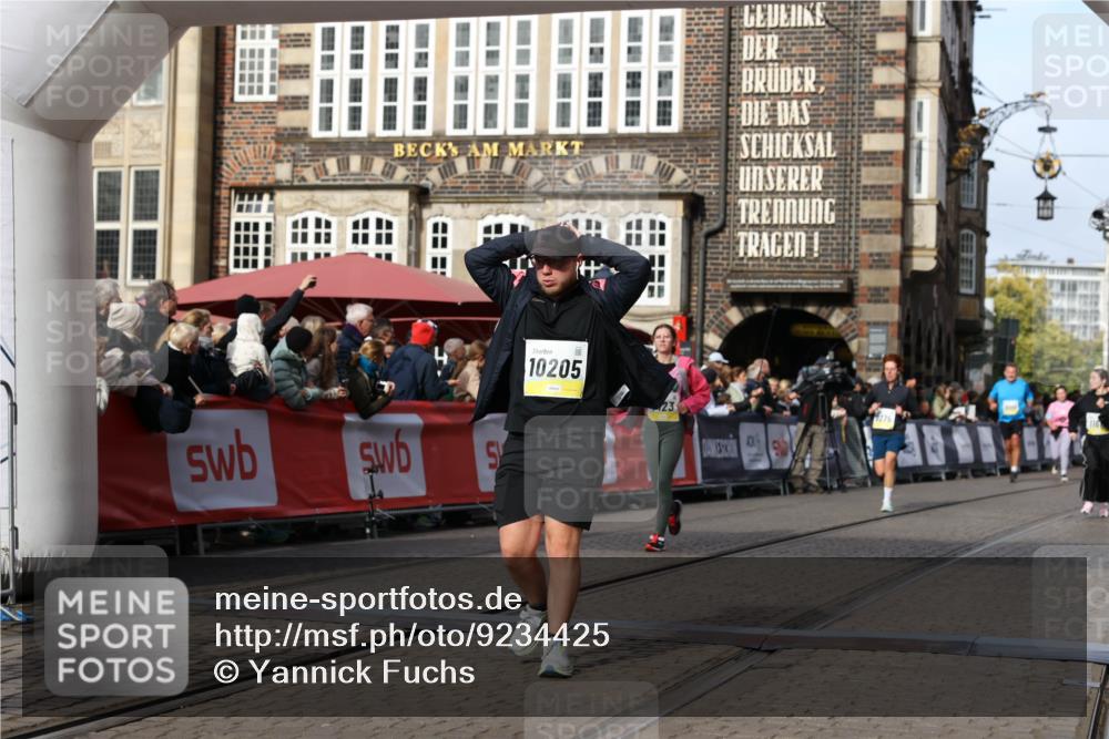 05.10.2025 - 20. swb-Marathon Bremen Yannick Fuchs http://msf.ph/oto/9234425 05.10.2025 11:04:10 Ziel 7123, 9275, 9398, 10205, 10265, 10271, 10551, 11183, 11609, 11611 meine-sportfotos.de