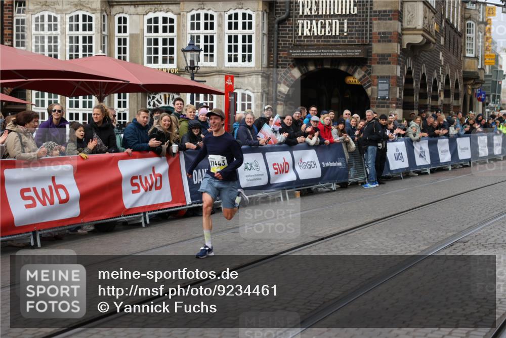 05.10.2025 - 20. swb-Marathon Bremen Yannick Fuchs http://msf.ph/oto/9234461 05.10.2025 10:35:17 Ziel 10476, 11443 meine-sportfotos.de