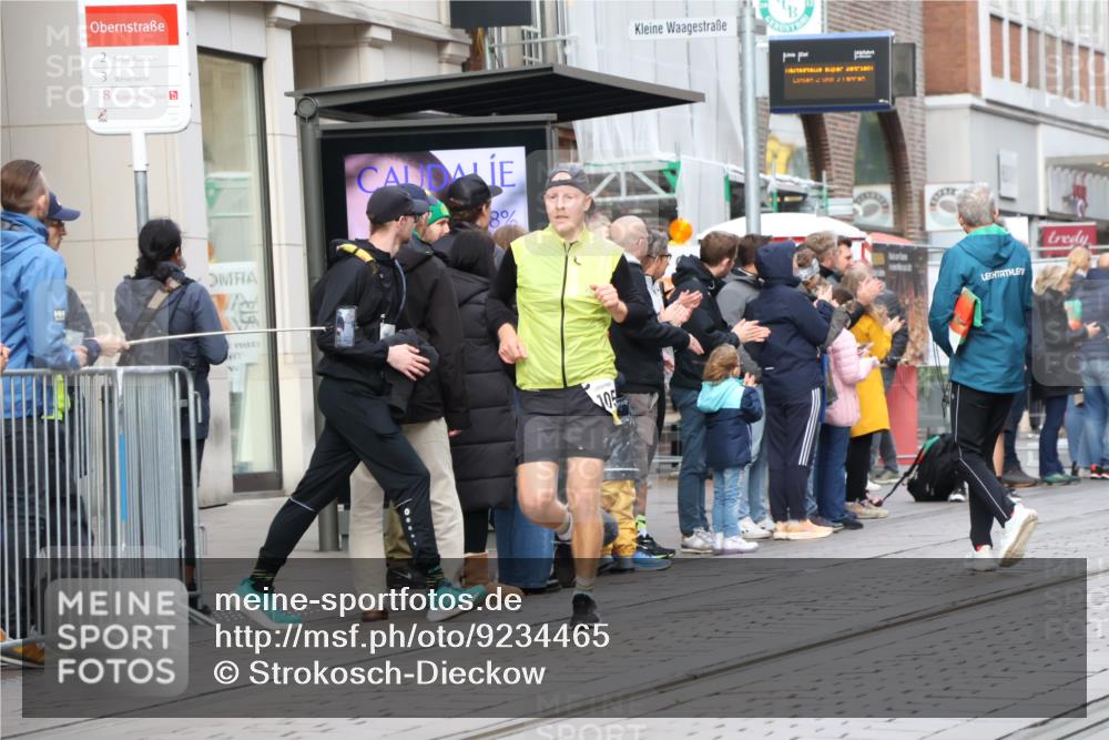 05.10.2025 - 20. swb-Marathon Bremen Strokosch-Dieckow http://msf.ph/oto/9234465 05.10.2025 10:43:29 Ziel 9170, 9270, 9865, 10559, 11256, 11683, 9170, 9270, 9865, 10559, 11256, 11683 meine-sportfotos.de