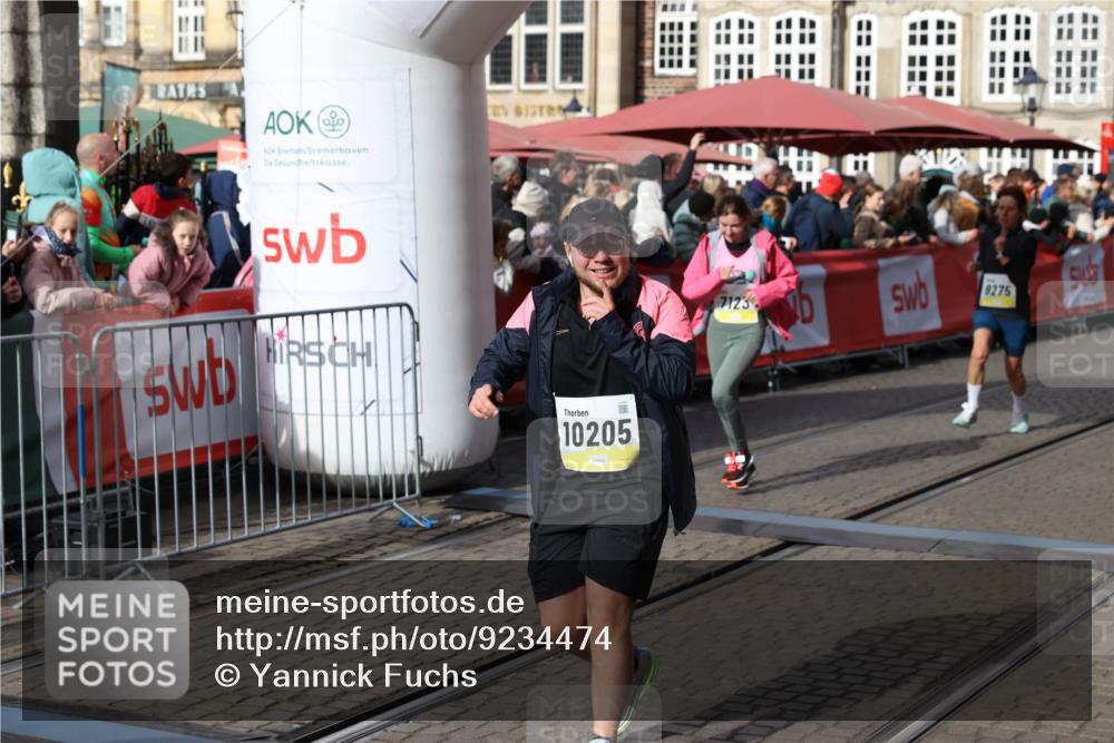 05.10.2025 - 20. swb-Marathon Bremen Yannick Fuchs http://msf.ph/oto/9234474 05.10.2025 11:04:12 Ziel 7123, 9275, 9398, 10205, 10551, 11183, 11609, 11611 meine-sportfotos.de