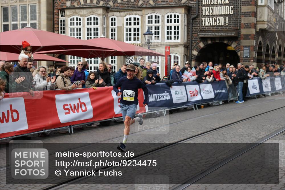 05.10.2025 - 20. swb-Marathon Bremen Yannick Fuchs http://msf.ph/oto/9234475 05.10.2025 10:35:17 Ziel 10476, 11443 meine-sportfotos.de