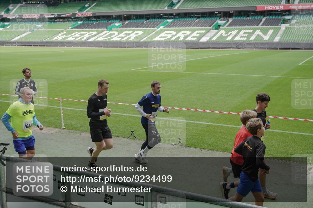 05.10.2025 - 20. swb-Marathon Bremen Michael Burmester http://msf.ph/oto/9234499 05.10.2025 10:32:00 Laufen im Stadion 7193, 8118, 8326, 8333, 8888, 9004, 9172, 9196, 9226, 9256, 9415, 9427, 9439, 9457, 9506, 9581, 9621, 9701, 9776, 9807, 9871, 9903, 9956, 10014, 10019, 10020, 10029, 10038, 10057, 10064, 10075, 10128, 10206, 10215, 10222, 10226, 10242, 10262, 10279, 10296, 10310, 10327, 10335, 10369, 10438, 10460, 10468, 10543, 10609, 10616, 10655, 10662, 10668, 10698, 10719, 10743, 10785, 7251, 9004, 9252, 9267, 9287, 9337, 9431 meine-sportfotos.de