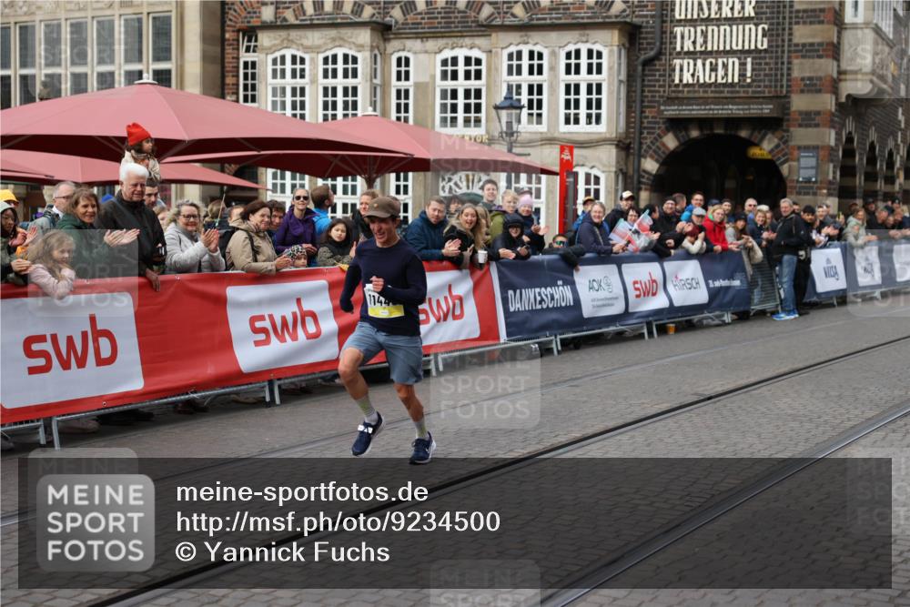 05.10.2025 - 20. swb-Marathon Bremen Yannick Fuchs http://msf.ph/oto/9234500 05.10.2025 10:35:17 Ziel 10476, 11443 meine-sportfotos.de