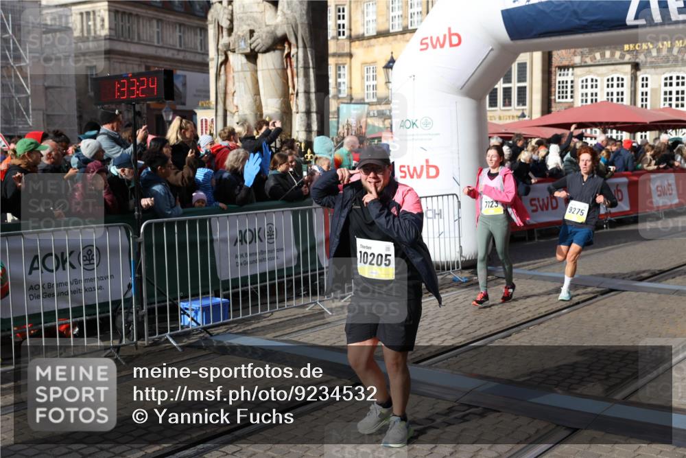 05.10.2025 - 20. swb-Marathon Bremen Yannick Fuchs http://msf.ph/oto/9234532 05.10.2025 11:04:14 Ziel 7123, 7789, 9275, 9398, 10205, 10551, 10853, 11102, 11611 meine-sportfotos.de