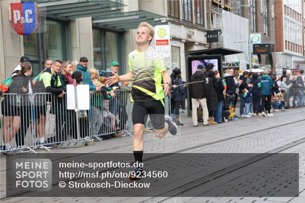 05.10.2025 - 20. swb-Marathon Bremen Strokosch-Dieckow http://msf.ph/oto/9234560 05.10.2025 10:43:36 Ziel 9170, 9270, 9614, 9865, 9919, 10351, 10559, 10652, 10780, 11256, 11316, 11503, 11683, 9170, 9270, 9614, 9865, 9919, 10351, 10559, 10652, 10780, 11256, 11316, 11503, 11683 meine-sportfotos.de