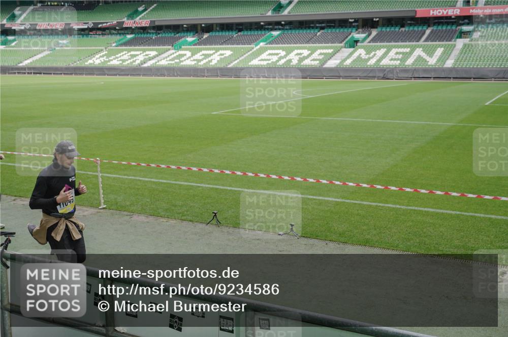 05.10.2025 - 20. swb-Marathon Bremen Michael Burmester http://msf.ph/oto/9234586 05.10.2025 10:32:03 Laufen im Stadion 7193, 8118, 8326, 8333, 8888, 9172, 9176, 9196, 9226, 9256, 9313, 9415, 9427, 9439, 9506, 9581, 9621, 9701, 9776, 9807, 9834, 9868, 9871, 9903, 9956, 9957, 10014, 10019, 10020, 10029, 10038, 10057, 10064, 10075, 10128, 10206, 10215, 10222, 10226, 10242, 10262, 10279, 10296, 10310, 10327, 10335, 10369, 10460, 10468, 10616, 10655, 10662, 10668, 10698, 10719, 10743, 10785, 7251, 9004, 9252, 9267, 9287, 9337, 9431, 9457 meine-sportfotos.de
