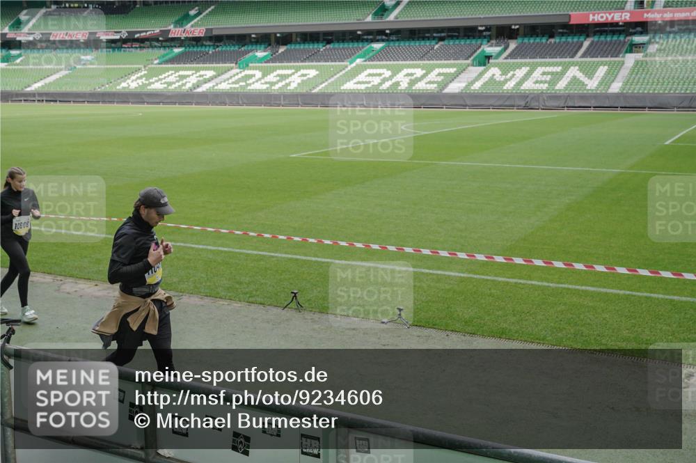 05.10.2025 - 20. swb-Marathon Bremen Michael Burmester http://msf.ph/oto/9234606 05.10.2025 10:32:03 Laufen im Stadion 7193, 8118, 8326, 8333, 8888, 9172, 9176, 9196, 9226, 9256, 9313, 9415, 9427, 9439, 9506, 9581, 9621, 9701, 9776, 9807, 9834, 9868, 9871, 9903, 9956, 9957, 10014, 10019, 10020, 10029, 10038, 10057, 10064, 10075, 10128, 10206, 10215, 10222, 10226, 10242, 10262, 10279, 10296, 10310, 10327, 10335, 10369, 10460, 10468, 10616, 10655, 10662, 10668, 10698, 10719, 10743, 10785, 7251, 9004, 9252, 9267, 9287, 9337, 9431, 9457 meine-sportfotos.de