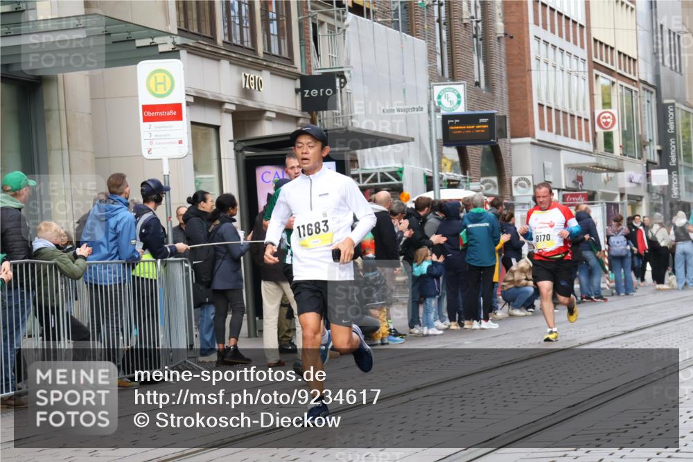 05.10.2025 - 20. swb-Marathon Bremen Strokosch-Dieckow http://msf.ph/oto/9234617 05.10.2025 10:43:40 Ziel 9170, 9270, 9614, 9865, 9919, 10348, 10351, 10649, 10652, 10780, 11256, 11316, 11503, 11645, 11648, 11683, 9170, 9270, 9614, 9865, 9919, 10348, 10351, 10649, 10652, 10780, 11256, 11316, 11503, 11645, 11648, 11683 meine-sportfotos.de