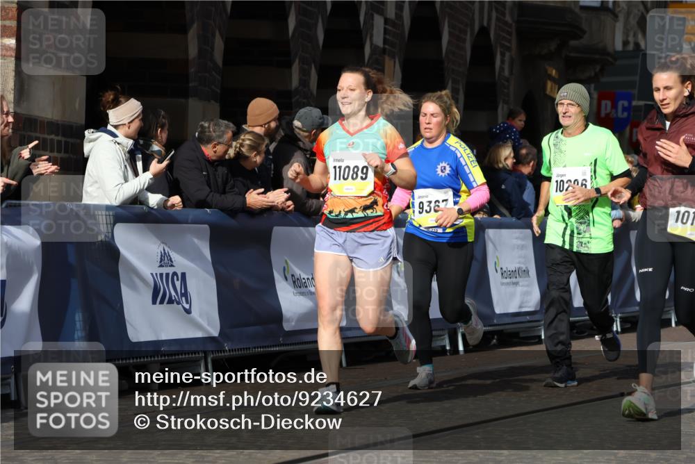 05.10.2025 - 20. swb-Marathon Bremen Strokosch-Dieckow http://msf.ph/oto/9234627 05.10.2025 10:54:32 Ziel 9367, 10032, 10174, 10178, 10296, 10768, 11045, 11089, 11321, 11694 meine-sportfotos.de