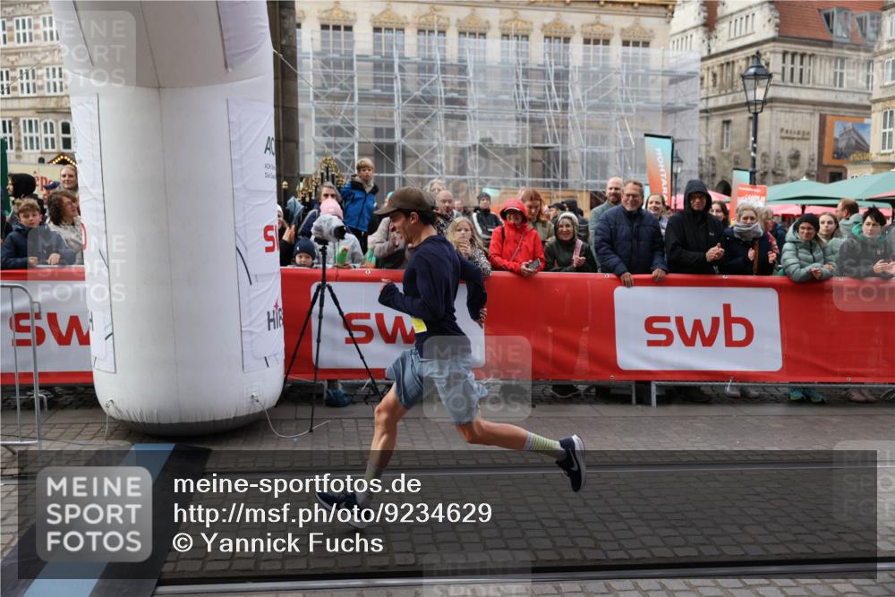 05.10.2025 - 20. swb-Marathon Bremen Yannick Fuchs http://msf.ph/oto/9234629 05.10.2025 10:35:19 Ziel 10476, 11443 meine-sportfotos.de