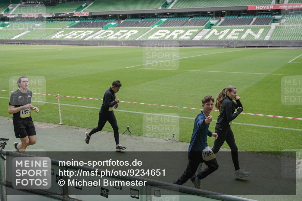 05.10.2025 - 20. swb-Marathon Bremen Michael Burmester http://msf.ph/oto/9234651 05.10.2025 10:32:05 Laufen im Stadion 7193, 8118, 8326, 8333, 8888, 9172, 9176, 9196, 9226, 9256, 9284, 9313, 9415, 9427, 9436, 9439, 9506, 9517, 9581, 9621, 9701, 9776, 9807, 9830, 9834, 9868, 9871, 9903, 9956, 9957, 9985, 10014, 10019, 10020, 10029, 10038, 10057, 10064, 10075, 10128, 10206, 10215, 10222, 10226, 10242, 10262, 10279, 10296, 10310, 10327, 10335, 10369, 10460, 10468, 10616, 10655, 10662, 10668, 10698, 10719, 10743, 10785, 7251, 9004, 9252, 9267, 9287, 9337, 9431, 9457 meine-sportfotos.de