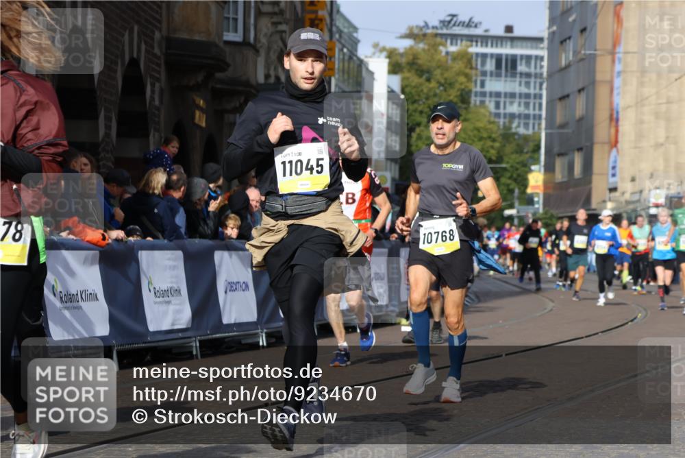 05.10.2025 - 20. swb-Marathon Bremen Strokosch-Dieckow http://msf.ph/oto/9234670 05.10.2025 10:54:34 Ziel 9367, 10174, 10178, 10296, 10768, 11045, 11089, 11321, 11694 meine-sportfotos.de