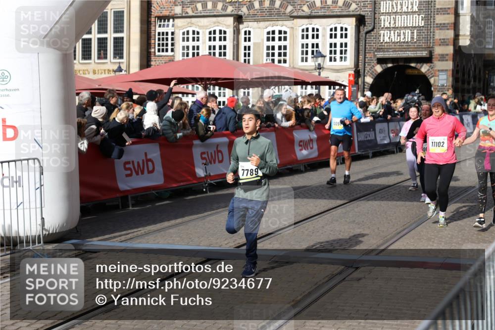 05.10.2025 - 20. swb-Marathon Bremen Yannick Fuchs http://msf.ph/oto/9234677 05.10.2025 11:04:16 Ziel 7123, 7789, 9275, 9398, 10098, 10205, 10551, 10853, 11001, 11077, 11102, 11611, 11685 meine-sportfotos.de