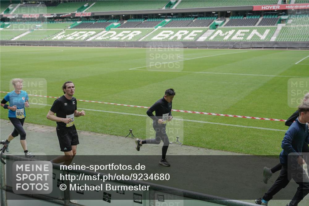 05.10.2025 - 20. swb-Marathon Bremen Michael Burmester http://msf.ph/oto/9234680 05.10.2025 10:32:06 Laufen im Stadion 7193, 8118, 8326, 8333, 8888, 9172, 9176, 9196, 9226, 9256, 9268, 9284, 9313, 9415, 9427, 9436, 9439, 9506, 9517, 9581, 9621, 9701, 9776, 9807, 9830, 9834, 9868, 9871, 9903, 9956, 9957, 9985, 10014, 10019, 10020, 10029, 10038, 10057, 10064, 10075, 10128, 10206, 10215, 10222, 10226, 10242, 10262, 10296, 10310, 10327, 10335, 10369, 10460, 10468, 10616, 10655, 10662, 10668, 10698, 10719, 10743, 10785, 7251, 9004, 9252, 9267, 9287, 9337, 9431, 9457 meine-sportfotos.de