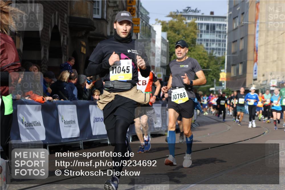 05.10.2025 - 20. swb-Marathon Bremen Strokosch-Dieckow http://msf.ph/oto/9234692 05.10.2025 10:54:34 Ziel 9367, 10174, 10178, 10296, 10768, 11045, 11089, 11321, 11694 meine-sportfotos.de