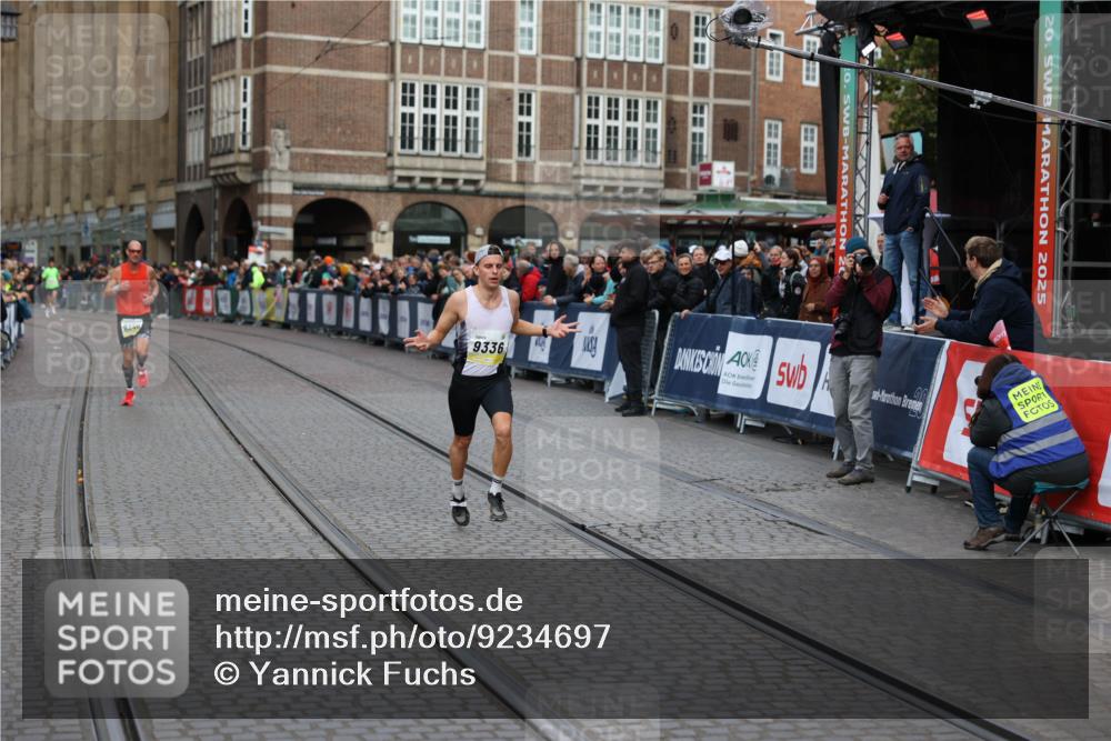 05.10.2025 - 20. swb-Marathon Bremen Yannick Fuchs http://msf.ph/oto/9234697 05.10.2025 10:35:27 Ziel 9336 meine-sportfotos.de
