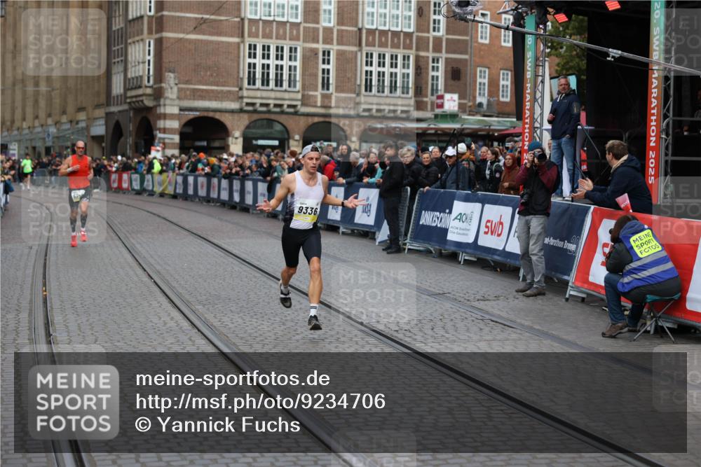 05.10.2025 - 20. swb-Marathon Bremen Yannick Fuchs http://msf.ph/oto/9234706 05.10.2025 10:35:27 Ziel 9336 meine-sportfotos.de