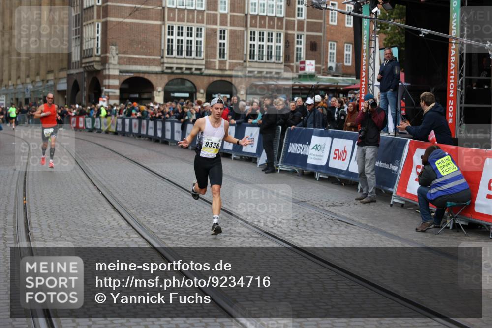 05.10.2025 - 20. swb-Marathon Bremen Yannick Fuchs http://msf.ph/oto/9234716 05.10.2025 10:35:27 Ziel 9336 meine-sportfotos.de