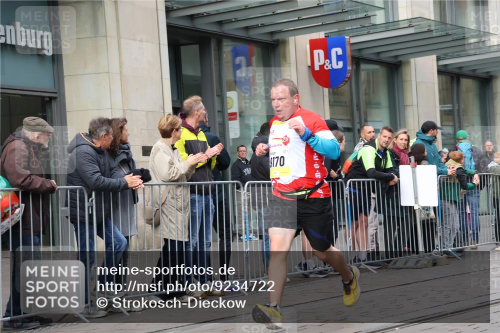05.10.2025 - 20. swb-Marathon Bremen Strokosch-Dieckow http://msf.ph/oto/9234722 05.10.2025 10:43:45 Ziel 9170, 9614, 9865, 9919, 10044, 10348, 10351, 10649, 10652, 10780, 10816, 11256, 11316, 11503, 11645, 11648, 11683, 9170, 9614, 9865, 9919, 10044, 10348, 10351, 10649, 10652, 10780, 10816, 11256, 11316, 11503, 11645, 11648, 11683 meine-sportfotos.de