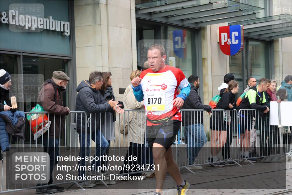 05.10.2025 - 20. swb-Marathon Bremen Strokosch-Dieckow http://msf.ph/oto/9234731 05.10.2025 10:43:45 Ziel 9170, 9614, 9865, 9919, 10044, 10348, 10351, 10649, 10652, 10780, 10816, 11256, 11316, 11503, 11645, 11648, 11683, 9170, 9614, 9865, 9919, 10044, 10348, 10351, 10649, 10652, 10780, 10816, 11256, 11316, 11503, 11645, 11648, 11683 meine-sportfotos.de