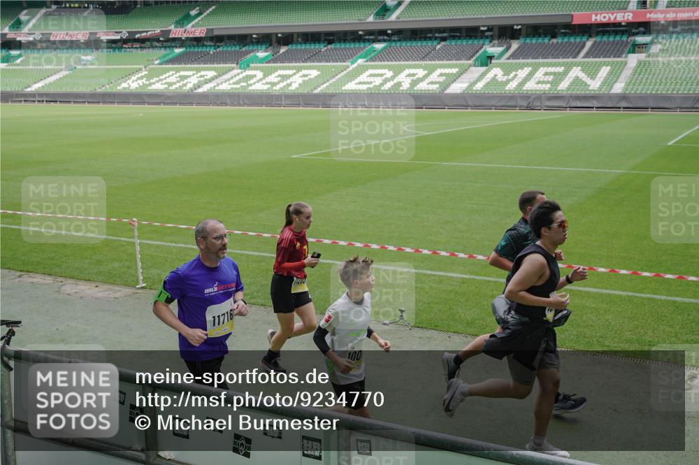 05.10.2025 - 20. swb-Marathon Bremen Michael Burmester http://msf.ph/oto/9234770 05.10.2025 10:32:08 Laufen im Stadion 7193, 8118, 8326, 8333, 8888, 9176, 9226, 9256, 9268, 9284, 9313, 9415, 9427, 9436, 9439, 9506, 9517, 9581, 9621, 9701, 9776, 9807, 9830, 9834, 9868, 9871, 9903, 9956, 9957, 9985, 10014, 10019, 10020, 10029, 10038, 10057, 10064, 10075, 10128, 10206, 10215, 10222, 10226, 10242, 10262, 10296, 10310, 10327, 10335, 10369, 10385, 10460, 10468, 10616, 10655, 10662, 10698, 10719, 10743, 10785, 7251, 9004, 9172, 9196, 9252, 9267, 9287, 9337, 9431, 9457, 10222 meine-sportfotos.de