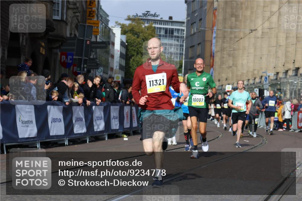 05.10.2025 - 20. swb-Marathon Bremen Strokosch-Dieckow http://msf.ph/oto/9234778 05.10.2025 10:54:40 Ziel 8326, 9282, 9295, 9591, 9754, 9776, 10007, 10174, 11321, 11694 meine-sportfotos.de