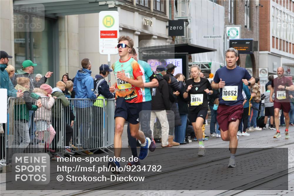 05.10.2025 - 20. swb-Marathon Bremen Strokosch-Dieckow http://msf.ph/oto/9234782 05.10.2025 10:43:48 Ziel 9614, 9865, 9919, 10044, 10348, 10351, 10649, 10652, 10780, 10816, 11256, 11316, 11503, 11645, 11648, 11659, 11683, 9614, 9865, 9919, 10044, 10348, 10351, 10649, 10652, 10780, 10816, 11256, 11316, 11503, 11645, 11648, 11659, 11683 meine-sportfotos.de