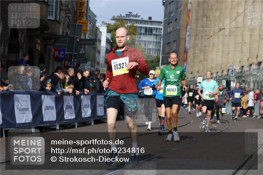 05.10.2025 - 20. swb-Marathon Bremen Strokosch-Dieckow http://msf.ph/oto/9234816 05.10.2025 10:54:40 Ziel 8326, 9282, 9295, 9591, 9754, 9776, 10007, 10174, 11321, 11694 meine-sportfotos.de