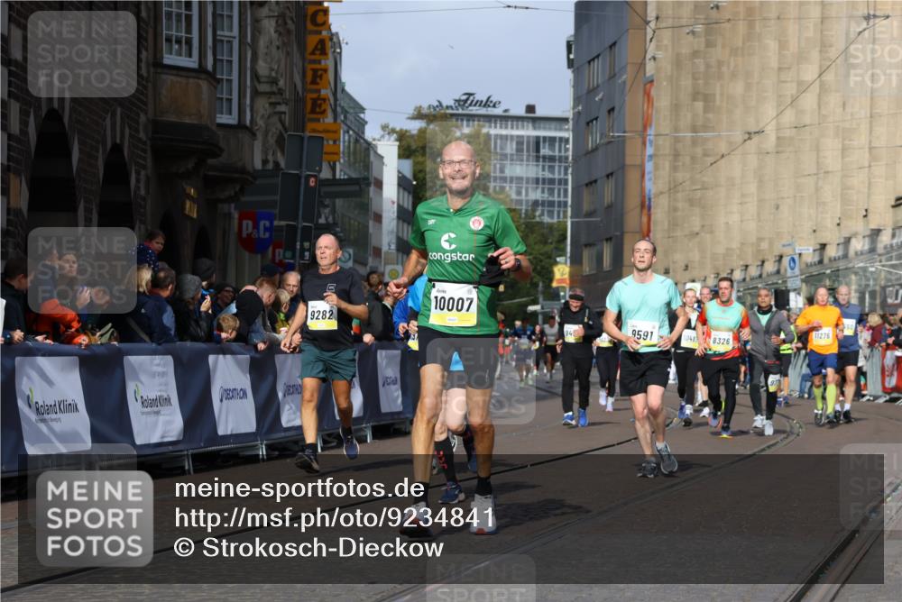 05.10.2025 - 20. swb-Marathon Bremen Strokosch-Dieckow http://msf.ph/oto/9234841 05.10.2025 10:54:42 Ziel 8326, 9282, 9295, 9436, 9591, 9754, 9776, 10007, 10174, 10487, 10770, 11163, 11276, 11321 meine-sportfotos.de