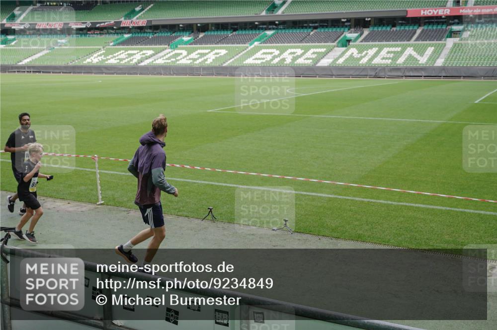 05.10.2025 - 20. swb-Marathon Bremen Michael Burmester http://msf.ph/oto/9234849 05.10.2025 10:32:12 Laufen im Stadion 7193, 8118, 8326, 8333, 8888, 9176, 9226, 9238, 9256, 9268, 9284, 9313, 9415, 9427, 9436, 9439, 9456, 9506, 9514, 9517, 9581, 9621, 9701, 9776, 9807, 9830, 9834, 9868, 9871, 9903, 9956, 9957, 9985, 10014, 10019, 10020, 10029, 10038, 10057, 10064, 10075, 10128, 10206, 10215, 10226, 10242, 10262, 10296, 10310, 10327, 10335, 10369, 10385, 10388, 10416, 10460, 10468, 10616, 10662, 10698, 10719, 10785, 7251, 9004, 9172, 9196, 9252, 9287, 9337, 9431, 9457, 9506, 10222 meine-sportfotos.de