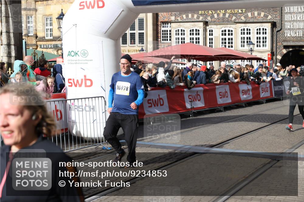 05.10.2025 - 20. swb-Marathon Bremen Yannick Fuchs http://msf.ph/oto/9234853 05.10.2025 11:04:22 Ziel 7789, 9448, 10098, 10853, 11001, 11077, 11102, 11685 meine-sportfotos.de