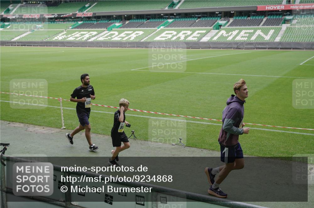 05.10.2025 - 20. swb-Marathon Bremen Michael Burmester http://msf.ph/oto/9234868 05.10.2025 10:32:13 Laufen im Stadion 7193, 8118, 8326, 8333, 8888, 9176, 9226, 9238, 9256, 9268, 9284, 9313, 9415, 9427, 9436, 9439, 9456, 9514, 9517, 9581, 9621, 9701, 9776, 9807, 9830, 9834, 9868, 9871, 9903, 9956, 9957, 9985, 10014, 10019, 10020, 10029, 10038, 10057, 10064, 10075, 10128, 10206, 10215, 10226, 10242, 10262, 10296, 10310, 10327, 10335, 10369, 10385, 10388, 10416, 10460, 10468, 10616, 10662, 10719, 10785, 7251, 9004, 9172, 9196, 9252, 9287, 9337, 9431, 9457, 9506, 10222 meine-sportfotos.de