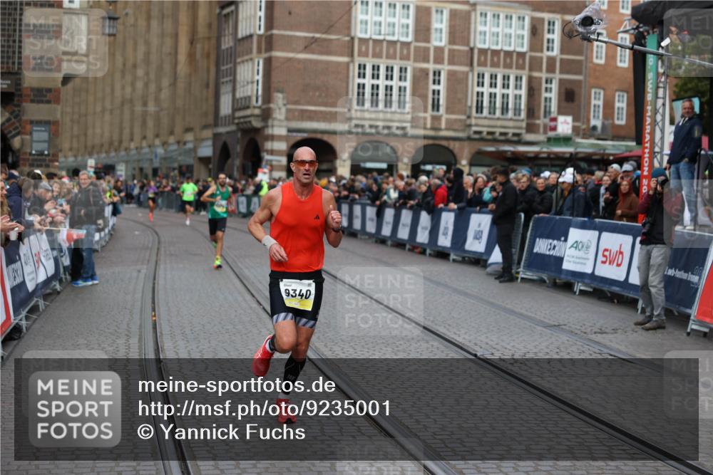 05.10.2025 - 20. swb-Marathon Bremen Yannick Fuchs http://msf.ph/oto/9235001 05.10.2025 10:35:30 Ziel 9336, 9340 meine-sportfotos.de
