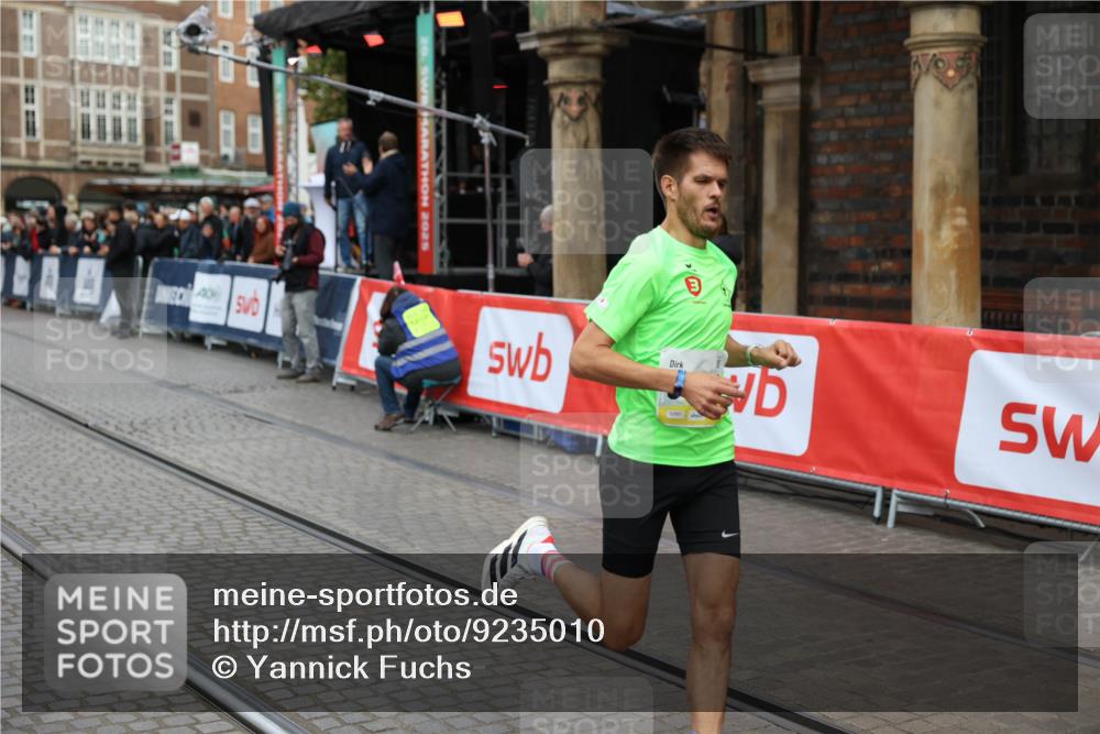 05.10.2025 - 20. swb-Marathon Bremen Yannick Fuchs http://msf.ph/oto/9235010 05.10.2025 10:35:41 Ziel 9697, 10538, 11341 meine-sportfotos.de
